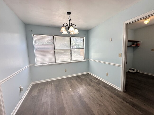 Building Photo - 3/2 No carpet & Fenced yard off Old Waynes...