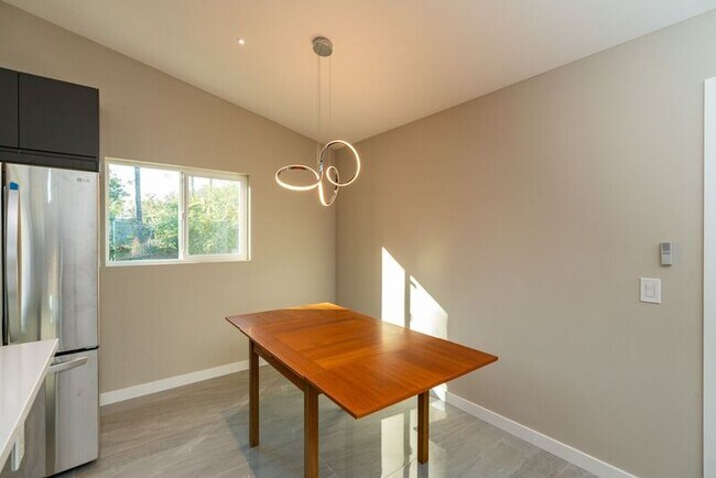 Building Photo - 6088 De La Rosa Ln