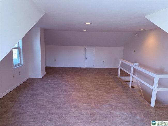 Building Photo - 3 bedroom 1 bathroom