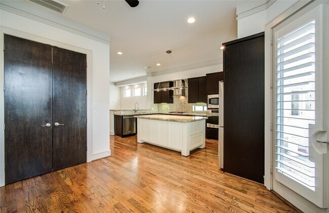 Building Photo - 1808 Ridgewood St