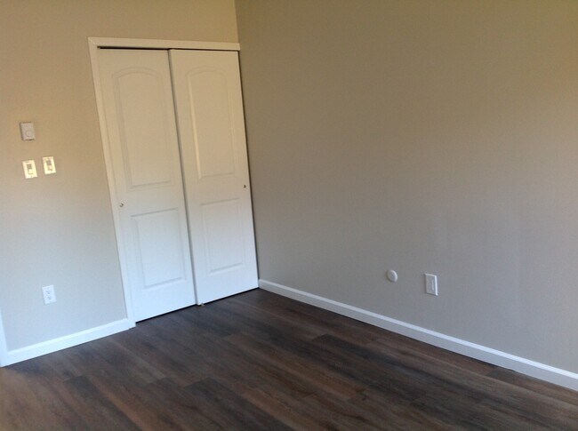 Guest room - 103 Amberly Dr