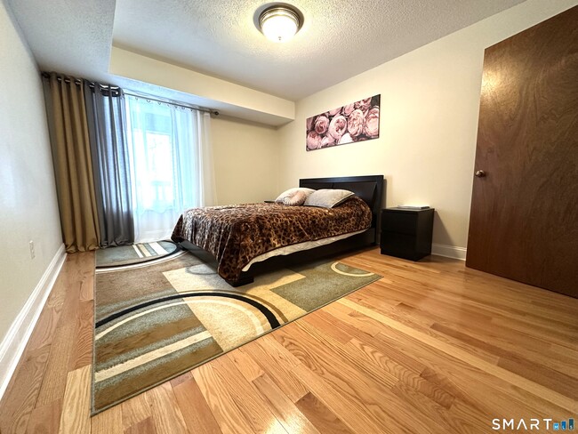 Building Photo - 95 -2B Woodsedge Dr