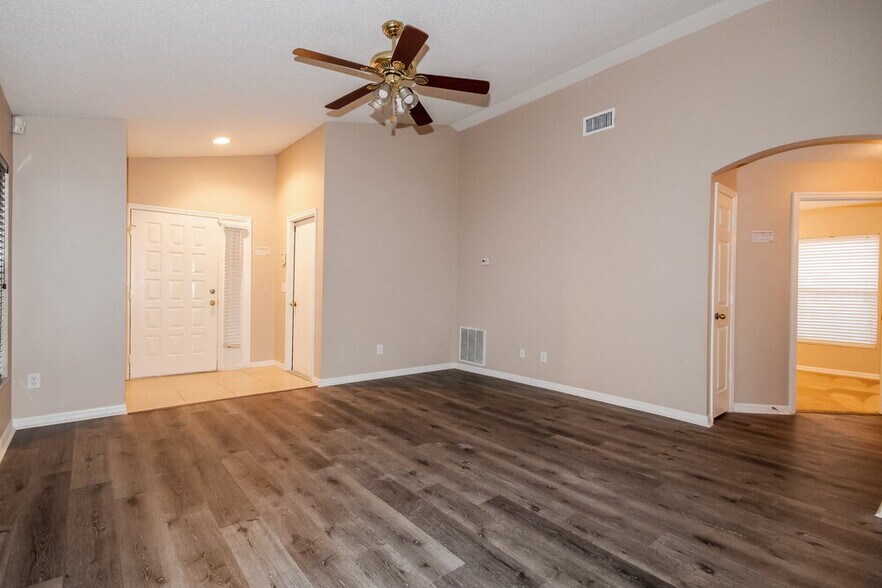 Building Photo - 504 Cape Cod Cir