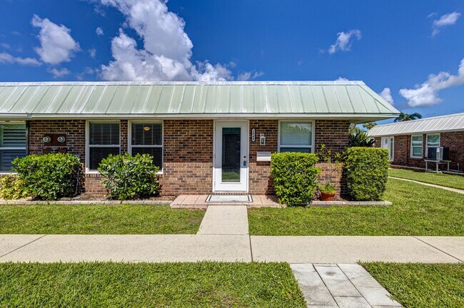 Primary Photo - ** NEAR DOWNTOWN ** 2 BED / 2 BATH CONDO -...