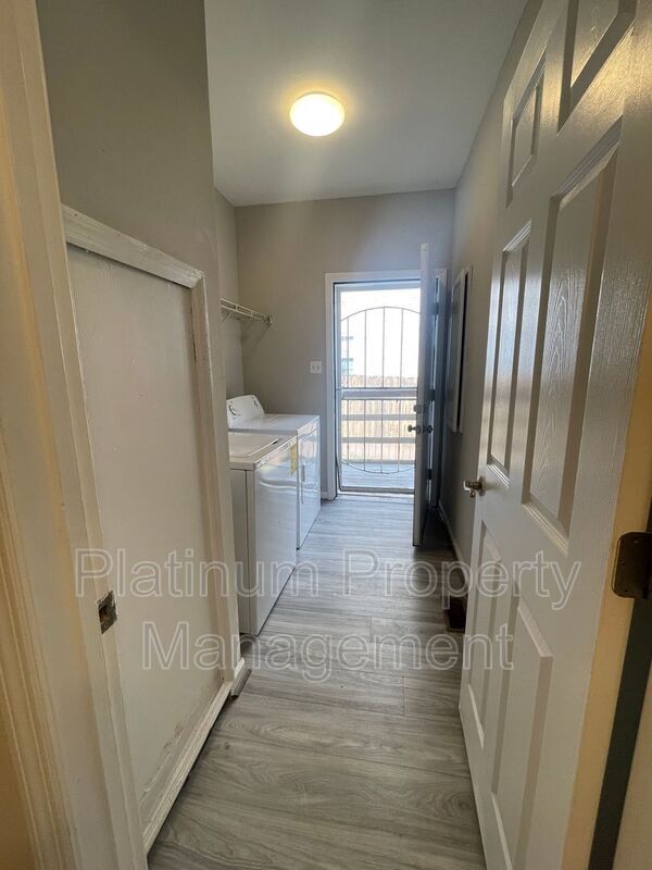 Building Photo - 48 Weyman Ave SW