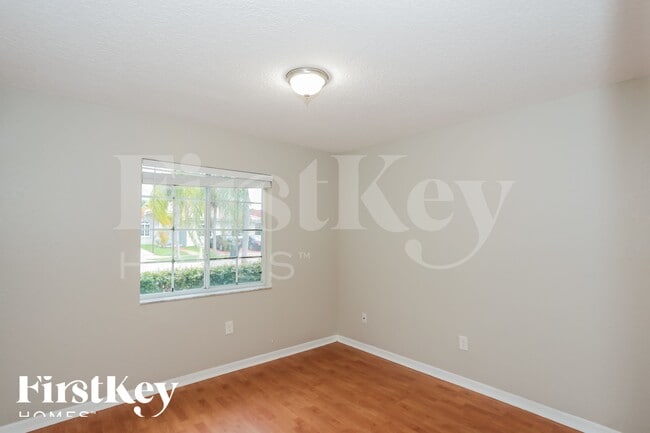 Building Photo - 15565 SW 138th Ave