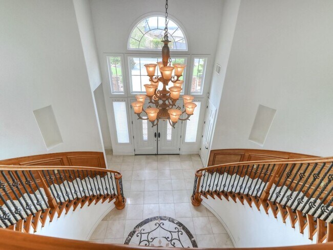 Building Photo - Beautiful custom home in The Promontory in...