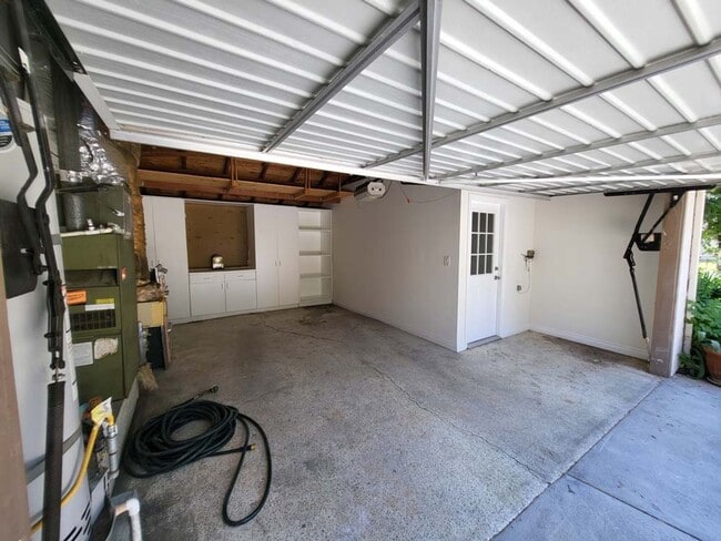 Building Photo - Newly Rehabbed Charming 3 Bed 2 Bath Home ...