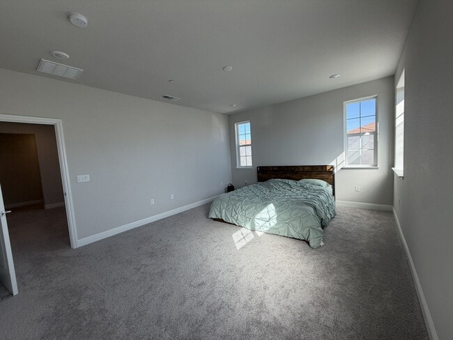 Building Photo - Beautiful 5 bedroom, 4 bathroom 2 story home in Rancho Cordova!!!