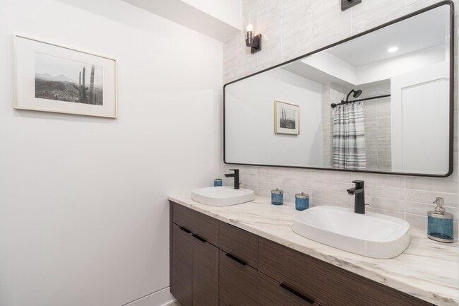 Building Photo - 103 17th St SE