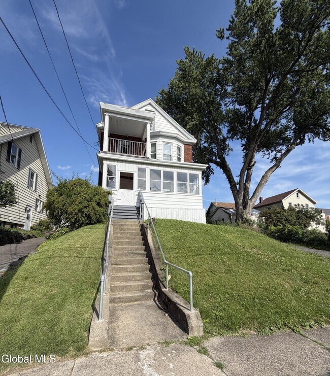Building Photo - 26 Kinloch Ave