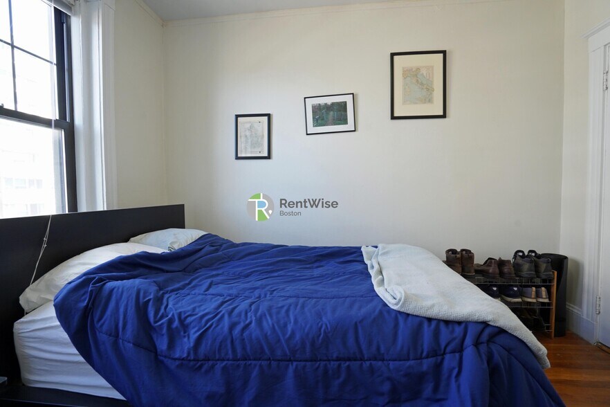 Building Photo - 294 Harvard St