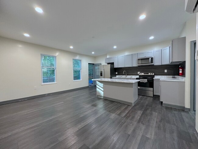 Building Photo - 405 Liberty St