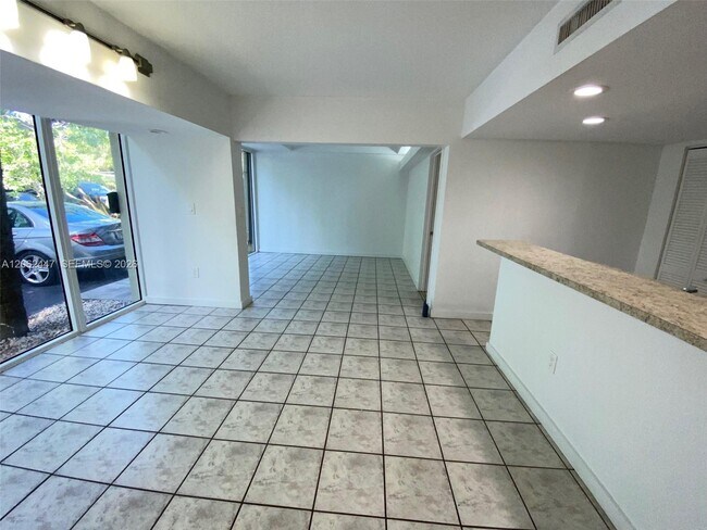 Building Photo - 6414 Miami Lakes Dr