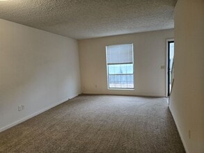 Building Photo - 1 Bedroom, 1.5 Bath Townhouse