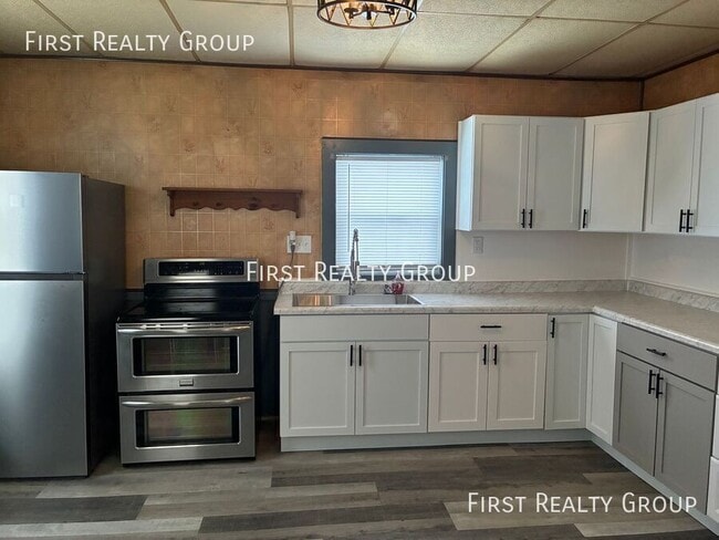 Building Photo - 519 Ann St