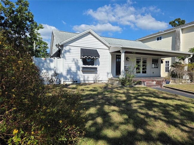 Building Photo - 775 20th Ave N