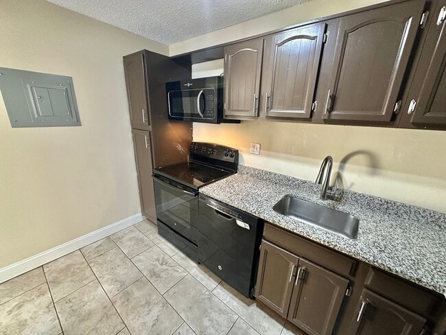 Building Photo - Dupont's Pulchritudinous Palladium 1 bedroom Condo w/ Balcony & Pool. All utilities included.