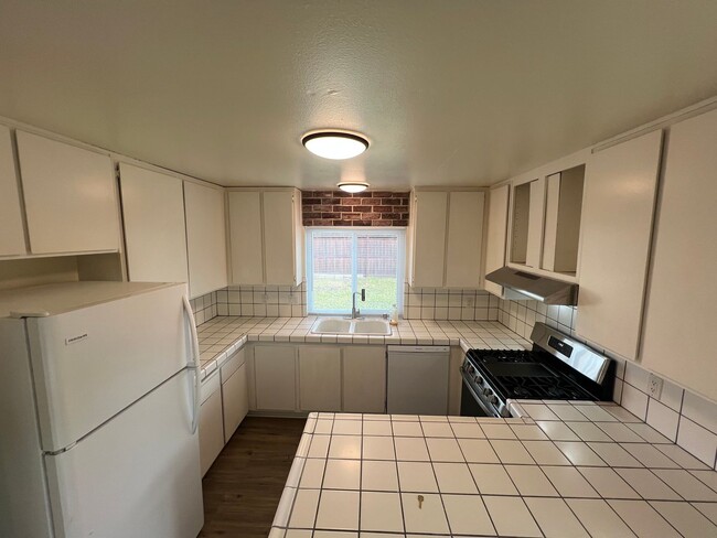 Building Photo - Newly Remodeled 3 bedroom 2 bath home in a great Location.