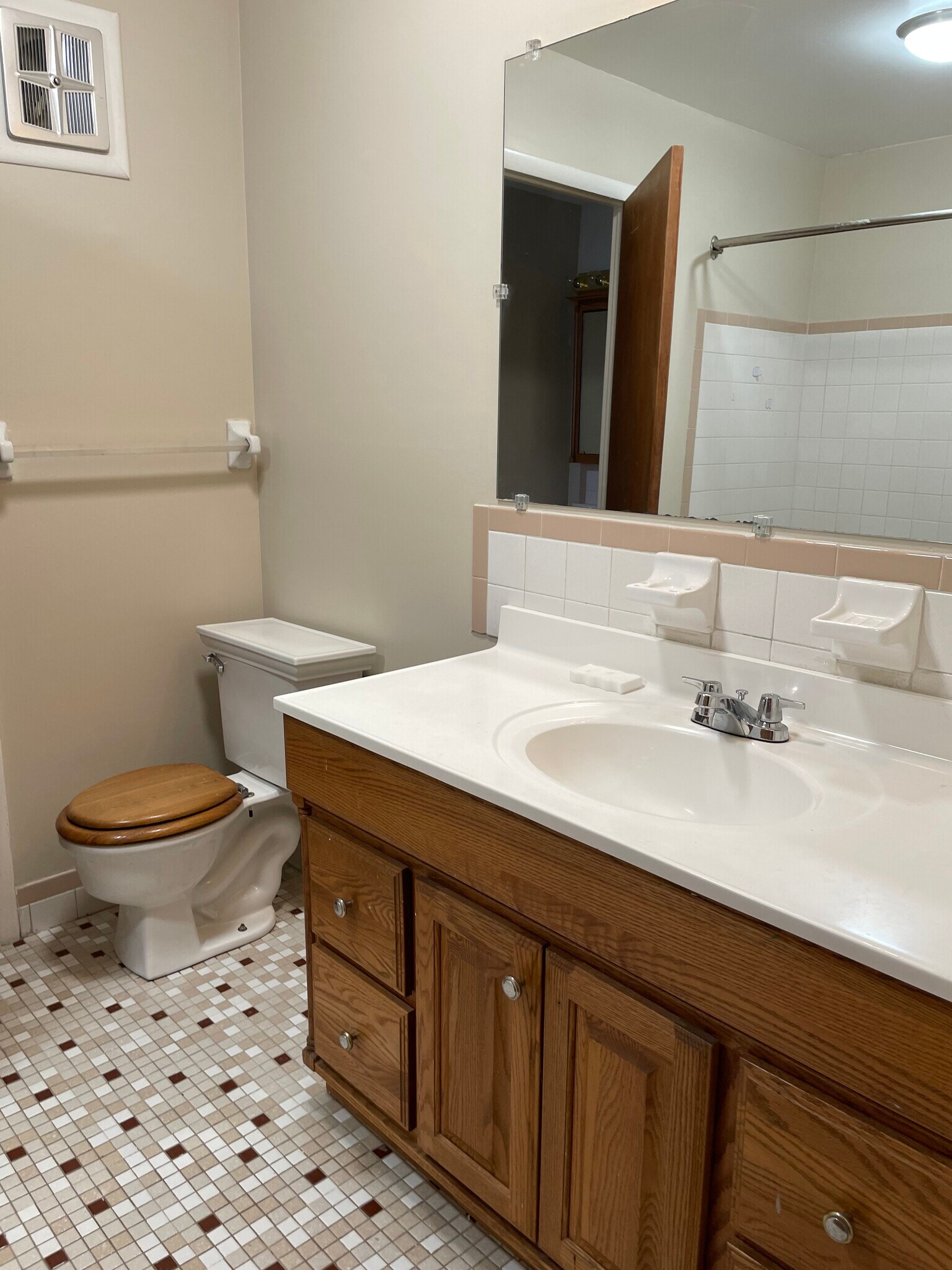 Building Photo - 907 Cobble Creek Curv