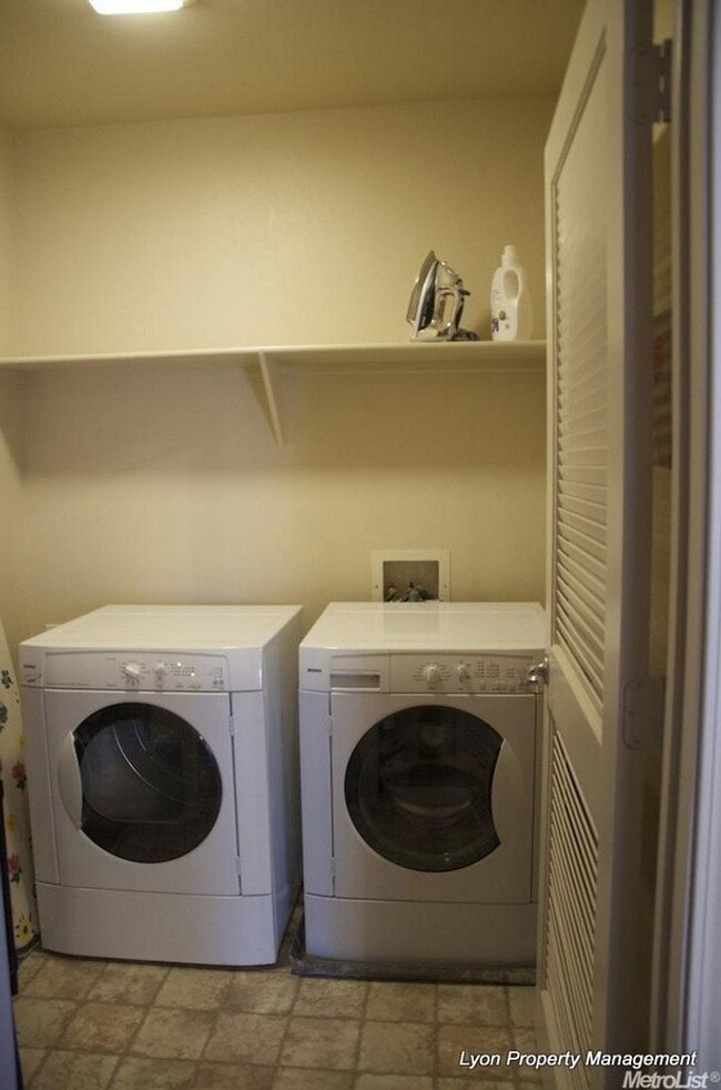 Building Photo - Cozy Condo nestled in Syrah at Natomas!