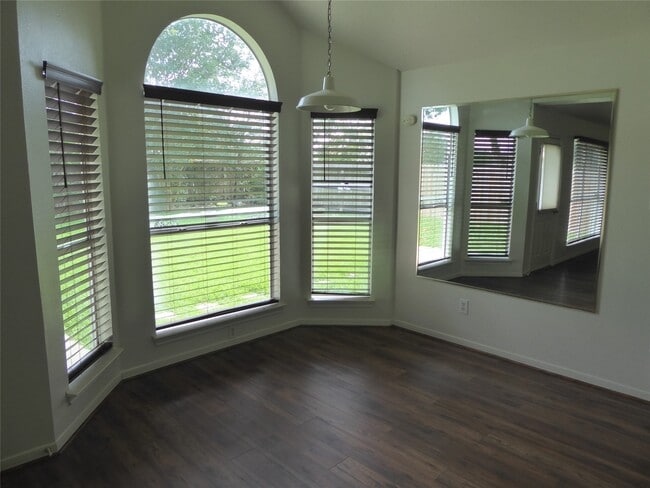 Building Photo - 3522 Sheldon Dr