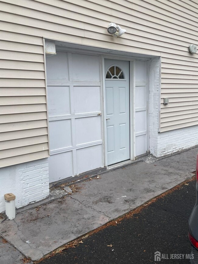 Building Photo - 92 Holly Rd