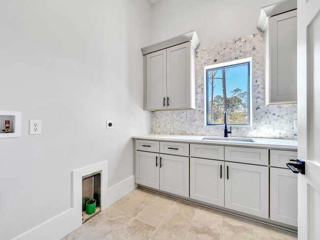 Building Photo - 330 Kelly Plantation Dr