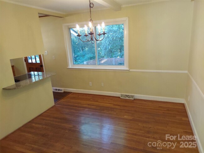 Building Photo - 3813 Selwyn Ave