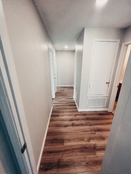 Building Photo - 243 Meadowcrest Dr