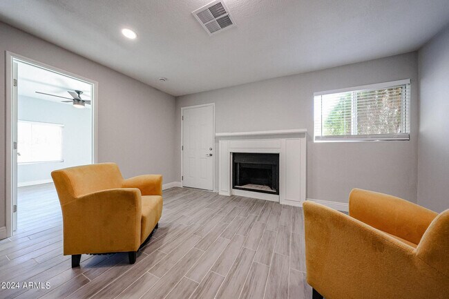 Building Photo - 11207 S Iroquois Dr