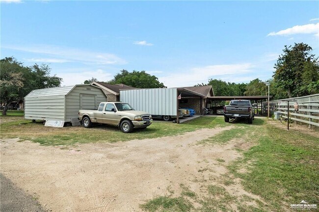 Building Photo - 16 Stacie Ln