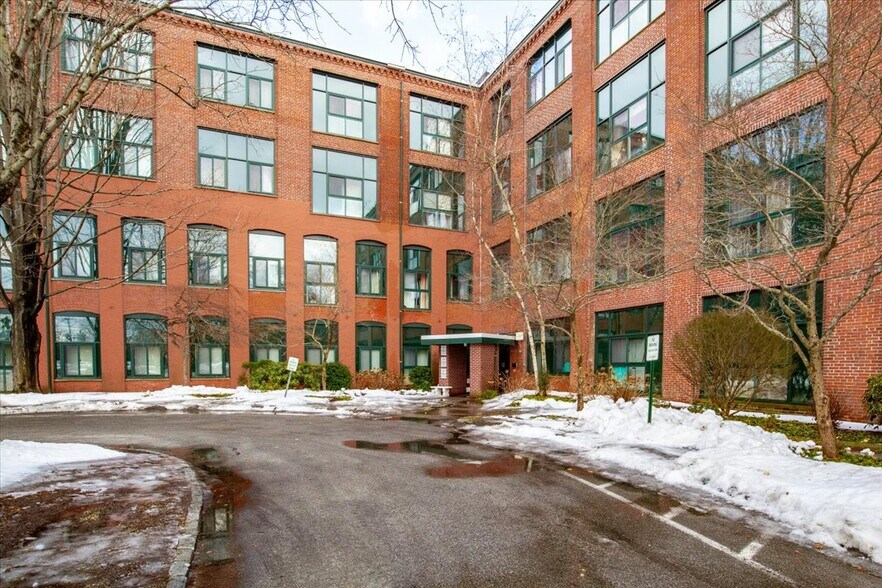 Building Photo - 150 Rumford Ave