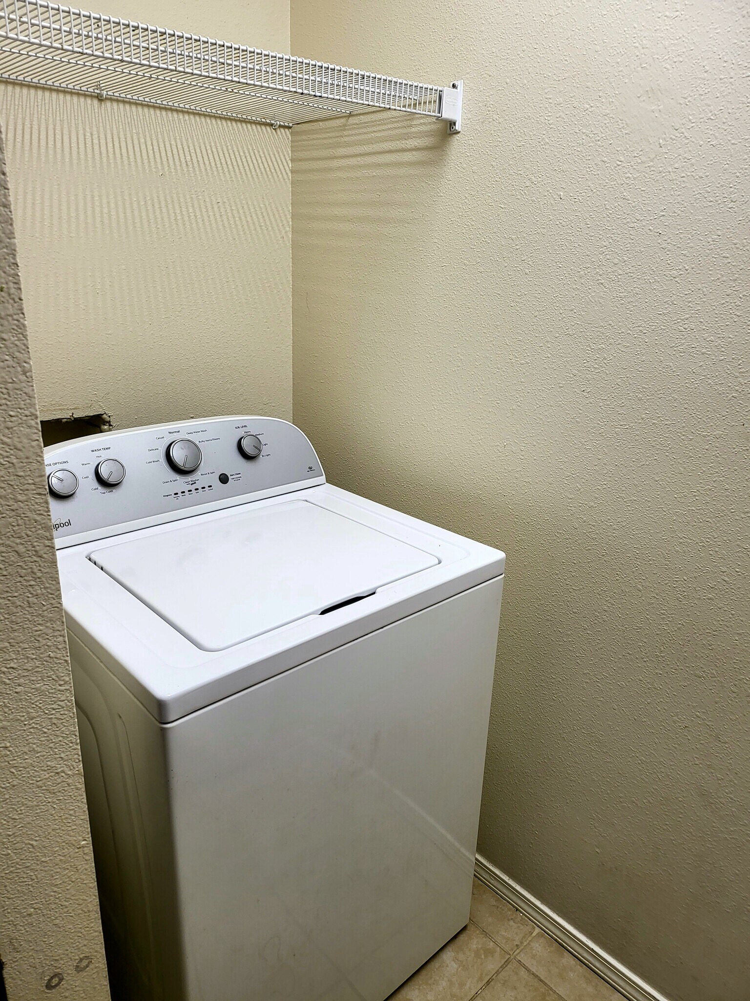 Building Photo - 616 NE Fenway Ave