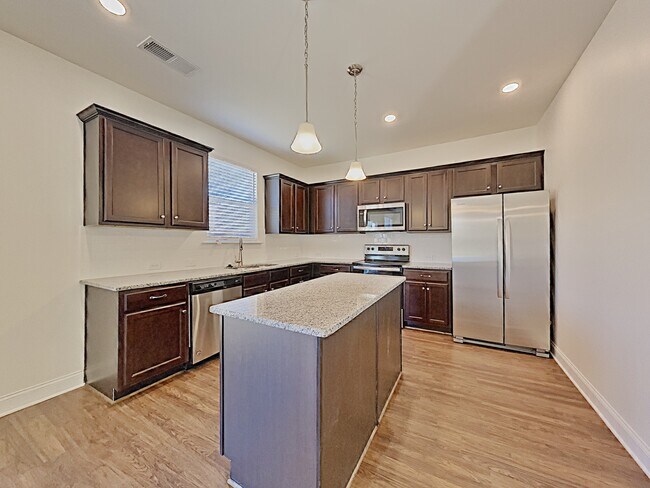 Building Photo - 410 Levon Ct