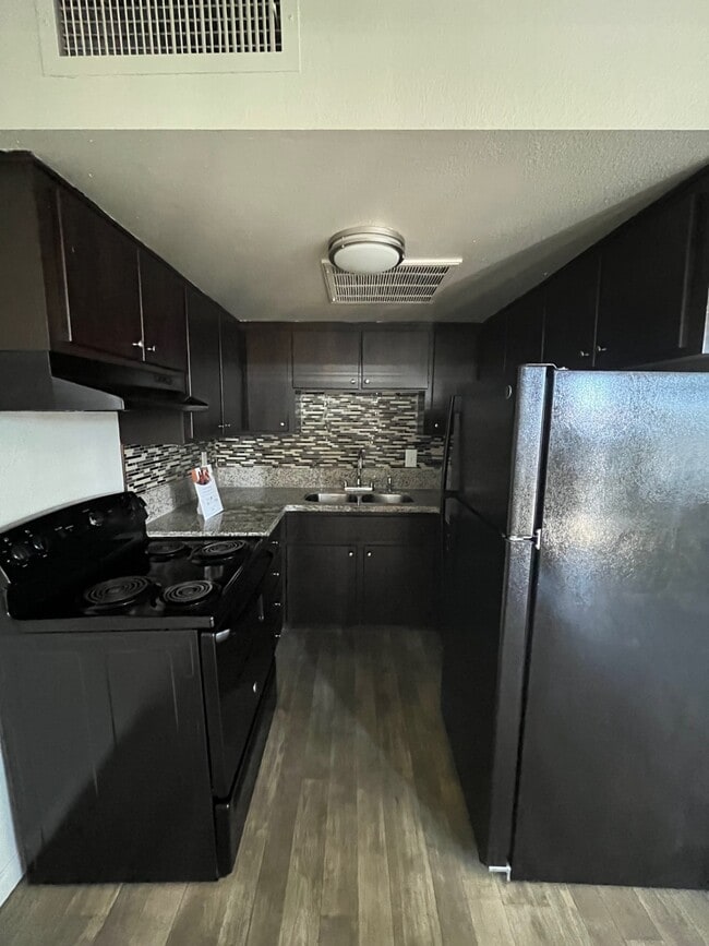 Building Photo - Chandll Apartments