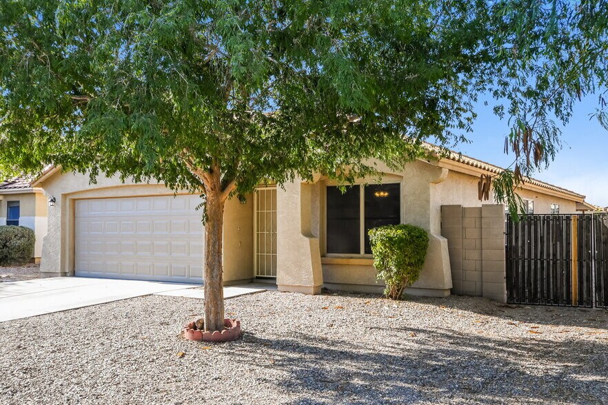 Building Photo - 2768 W San Carlos Ln