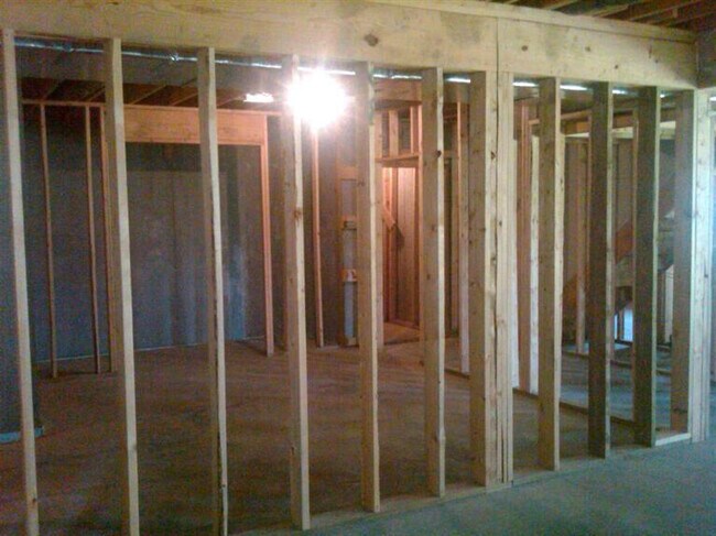 Building Photo - 2060 Rose Bay Rd