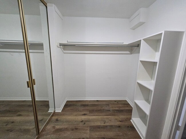 Building Photo - Stunning 4-bd 2.5 bath