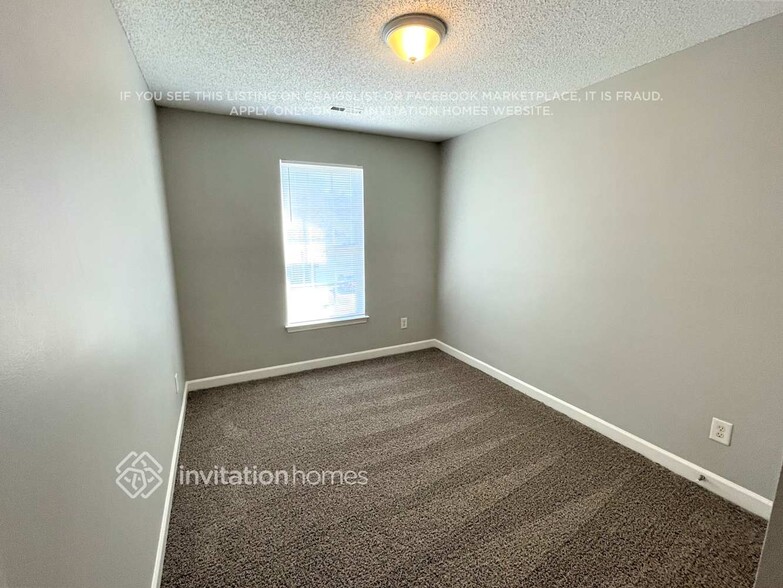 Building Photo - 916 Anchor Way NE