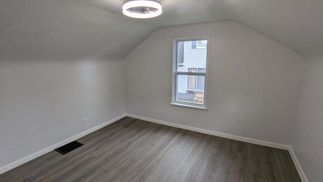 Building Photo - Newly renovated 2-bedroom, 1-bathroom home...