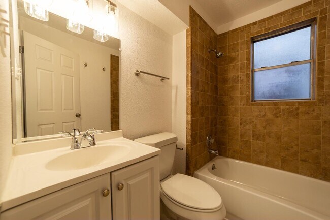 Building Photo - 1946 Nolan St