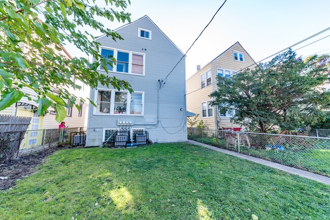 Building Photo - 5344 W Eddy St