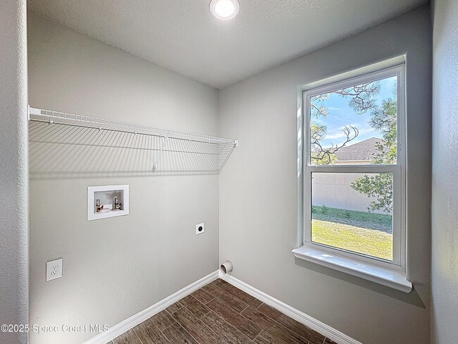 Building Photo - 532 L M Davey Ln