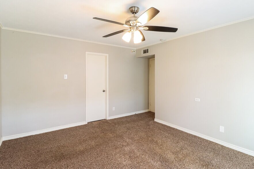 Building Photo - 5065 Pemberton Ln