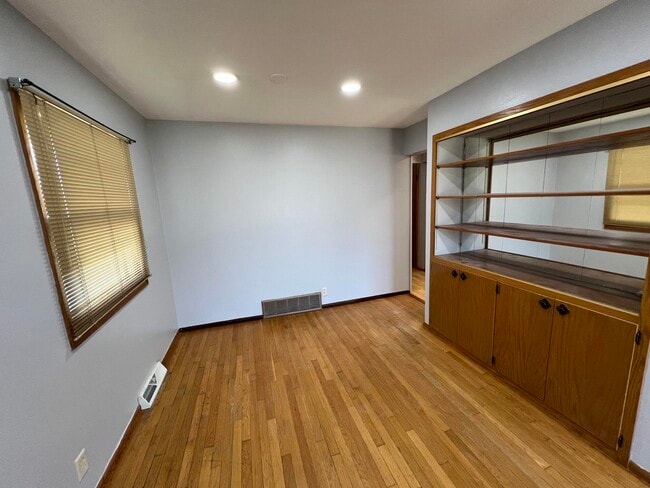 Building Photo - 6174 S 38th St