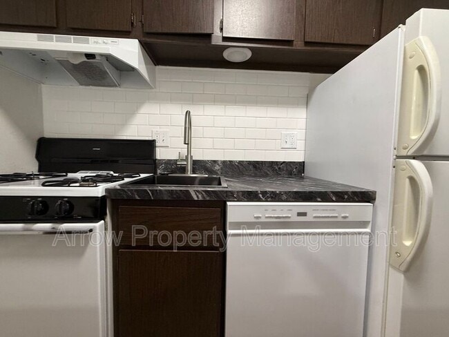 Building Photo - 649 S 18th St