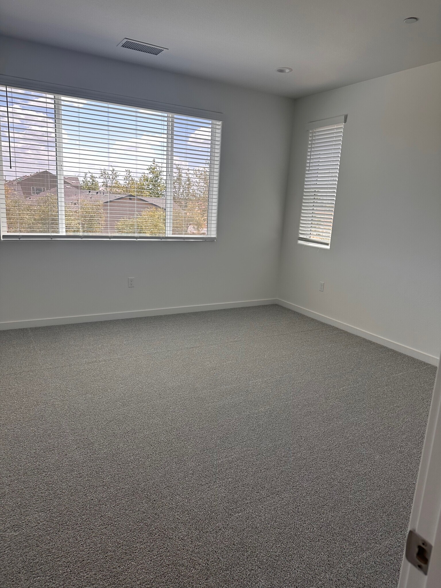 Building Photo - 696 Philip Way