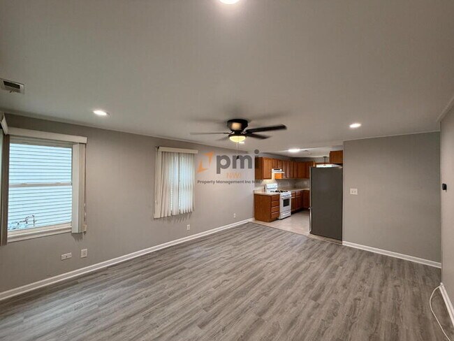 Building Photo - 105-105 W McAlpin St