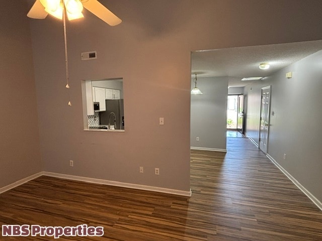 Building Photo - 8032 Stablegate Way